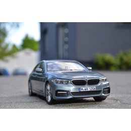 Miniatura BMW serii 5 G30 530i Bluestone Metallic 1:18 - 80432413788