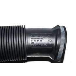 Przewód gumowy z rezonatorem BMW E70 X5 4,8i - 13717548899